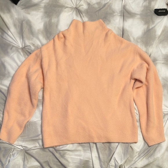 Pink sweater - Picture 1 of 4